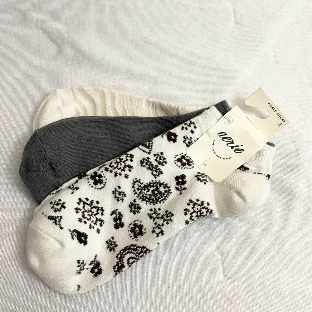 Aerie one size 3pack Patterned and Solid Ankle Socks Set - Picture 2 of 3